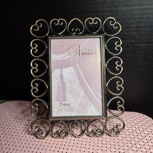 Alyssa Brass Heart Border Frame 4x6 NEW
